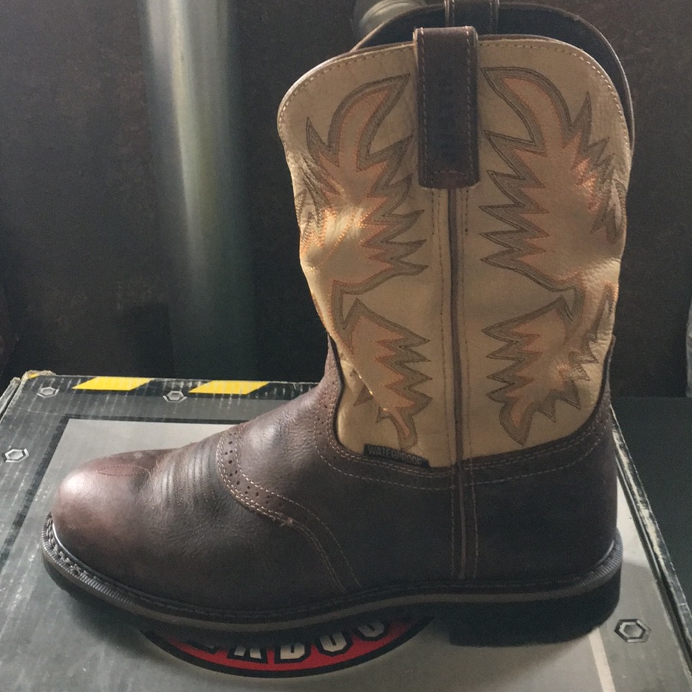 BNWT Men’s Justin Workboots Style WK4662 11 1/2EE